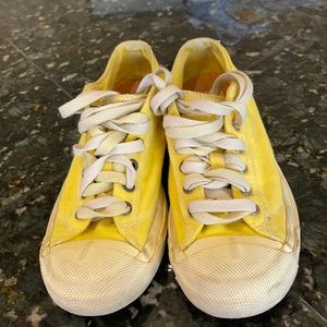 Women’s a tennis shoes